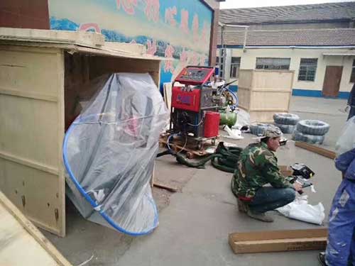 江蘇省鹽城市客戶訂購的2台液壓聚脲噴塗機